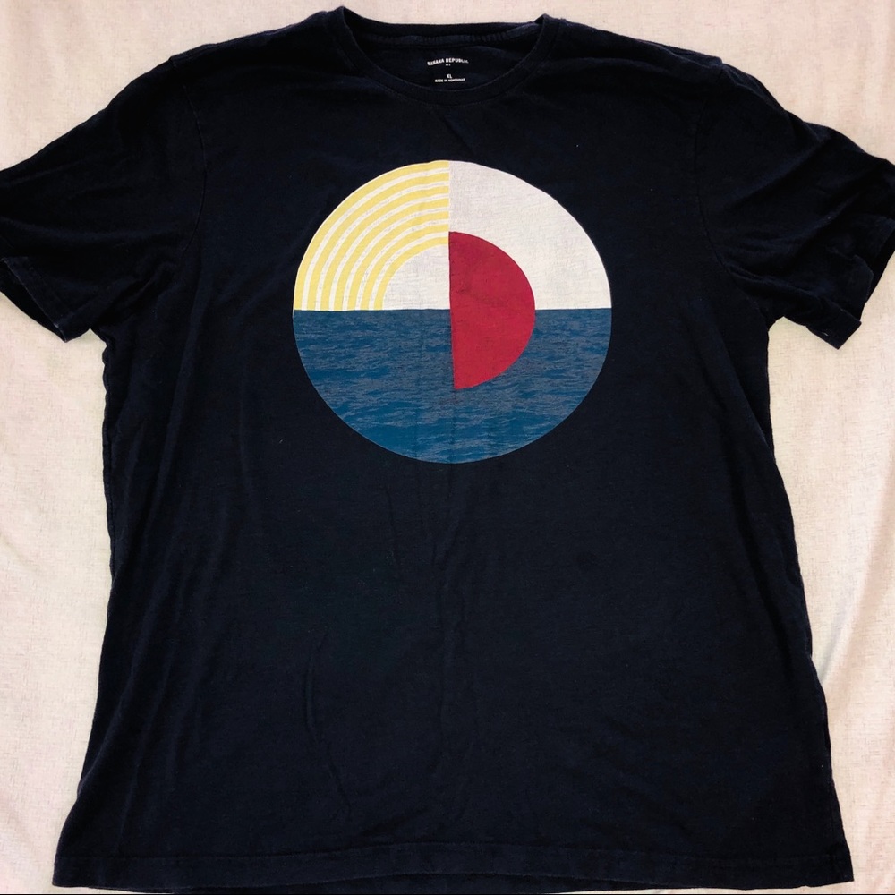 Banana Republic Men’s Blue XL Graphic Tee